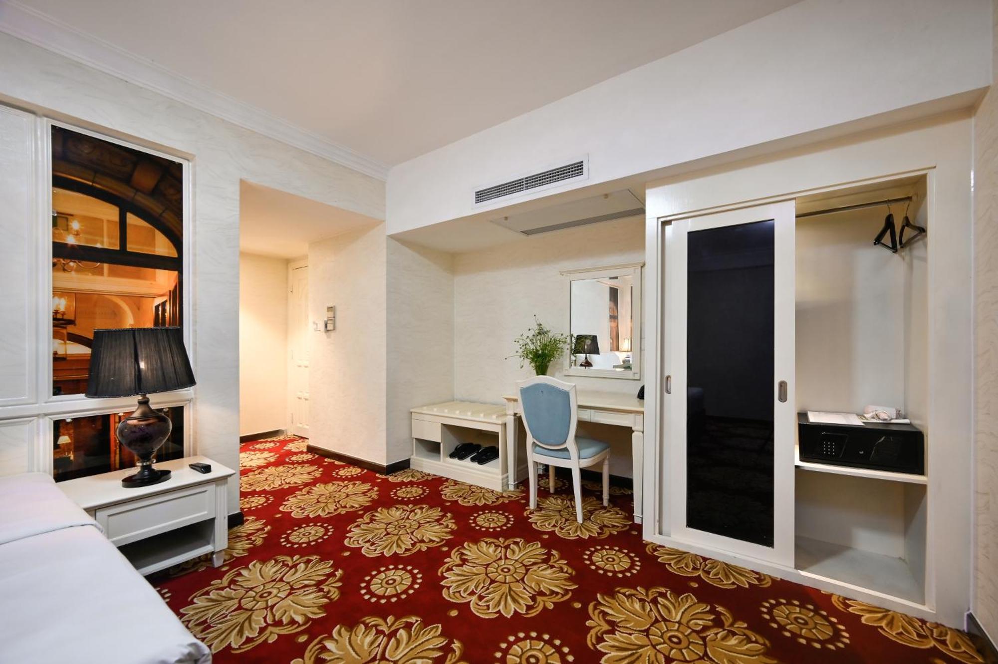 California Saigon Hotel & Rooftop Pool مدينة هوشي منه المظهر الخارجي الصورة