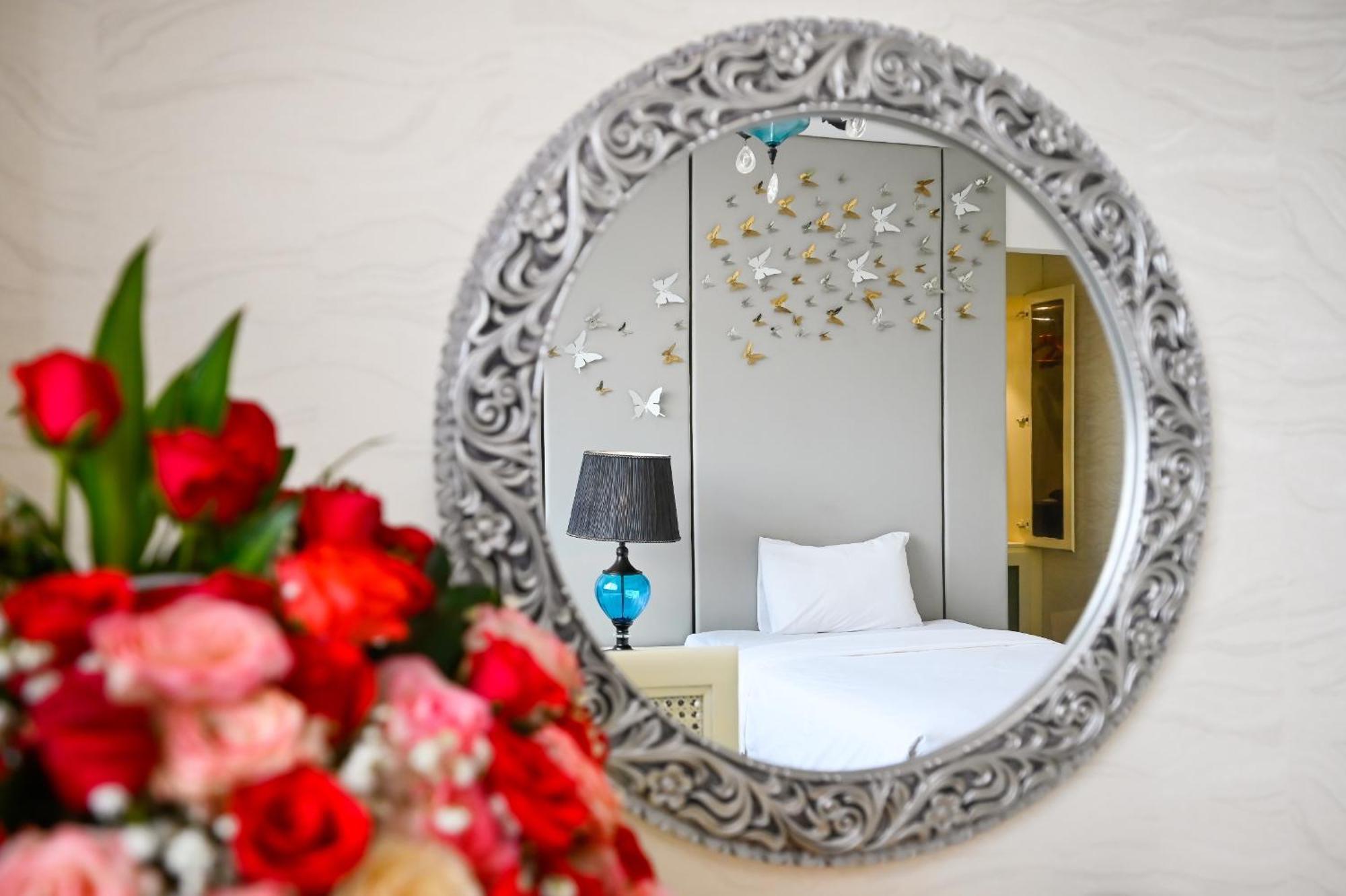California Saigon Hotel & Rooftop Pool مدينة هوشي منه المظهر الخارجي الصورة