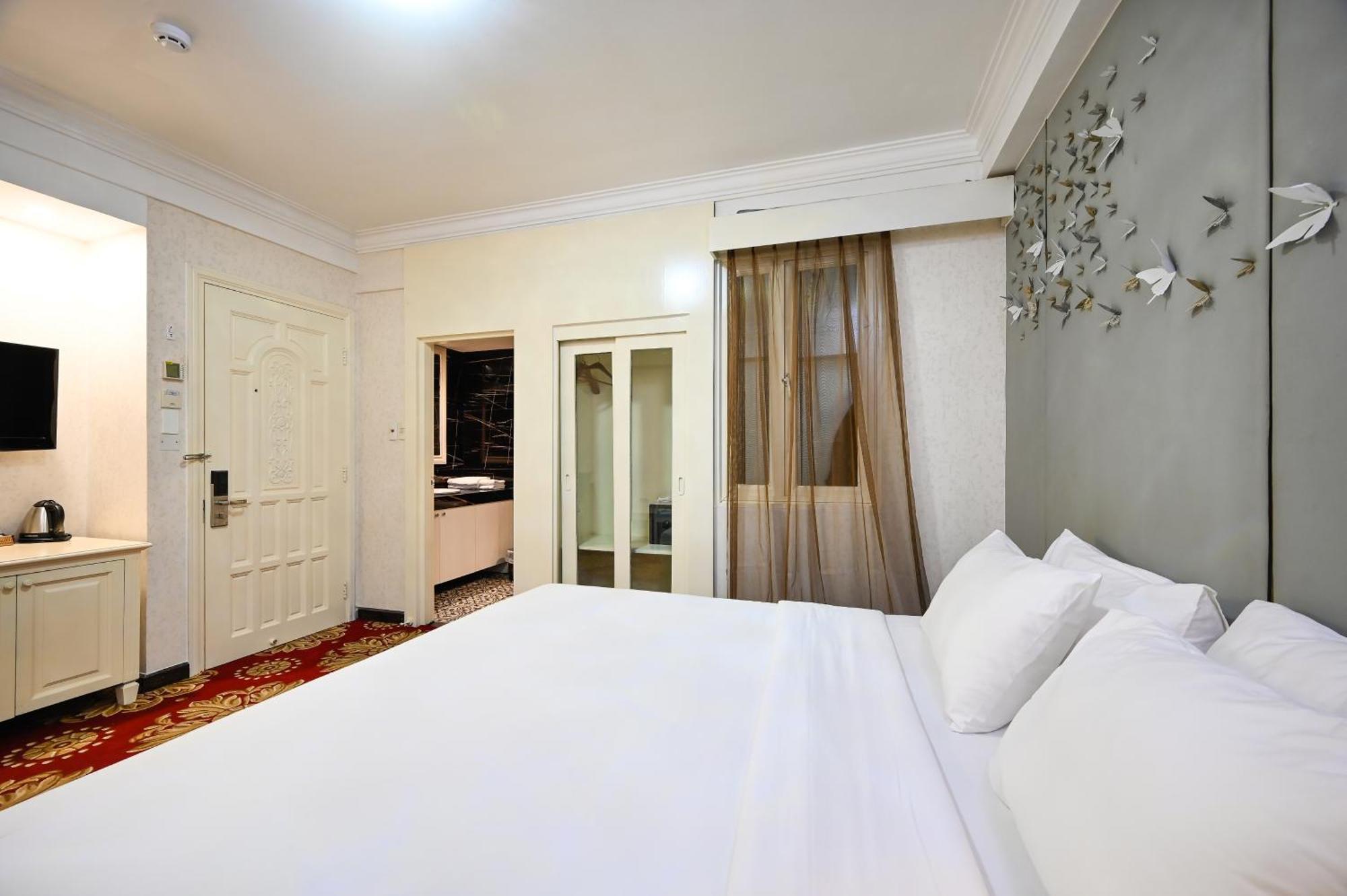 California Saigon Hotel & Rooftop Pool مدينة هوشي منه الغرفة الصورة