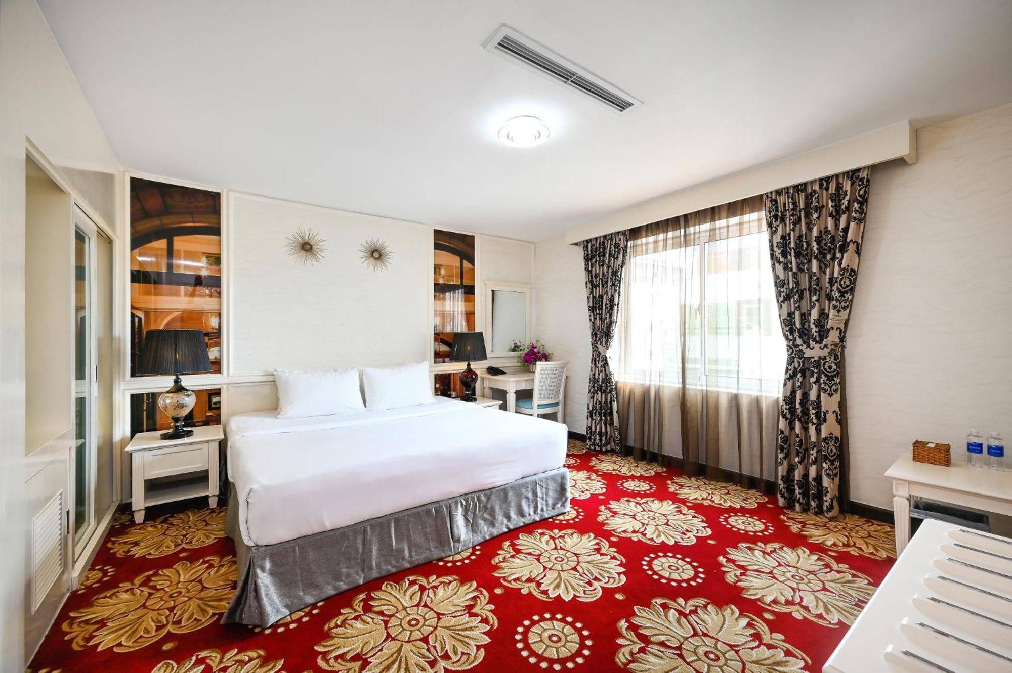 California Saigon Hotel & Rooftop Pool مدينة هوشي منه المظهر الخارجي الصورة