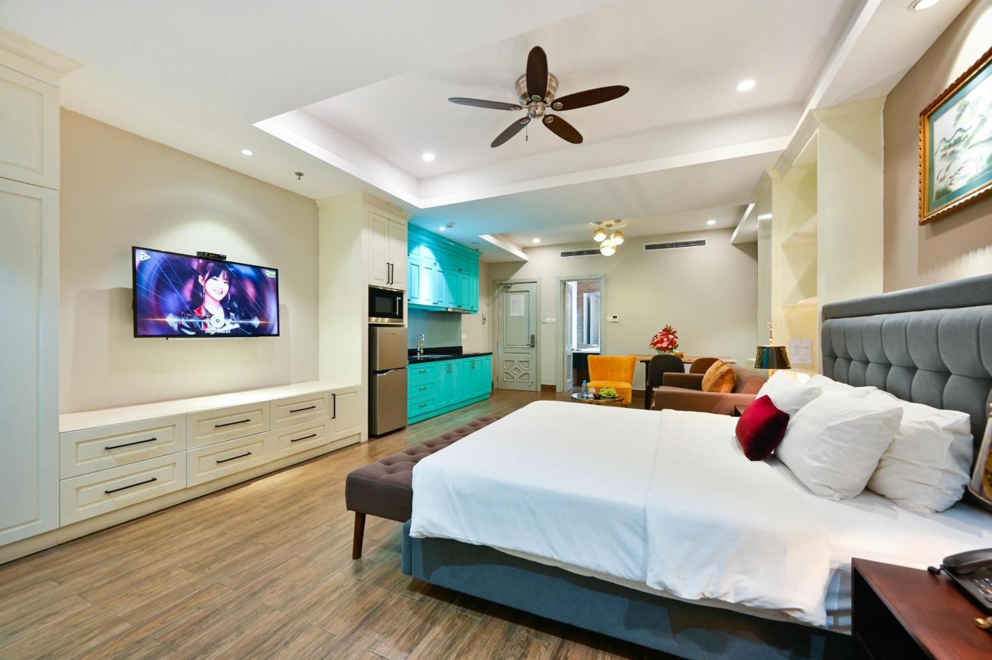 California Saigon Hotel & Rooftop Pool مدينة هوشي منه المظهر الخارجي الصورة