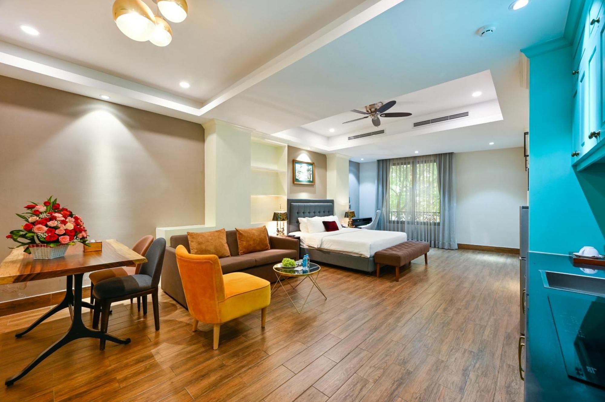 California Saigon Hotel & Rooftop Pool مدينة هوشي منه المظهر الخارجي الصورة
