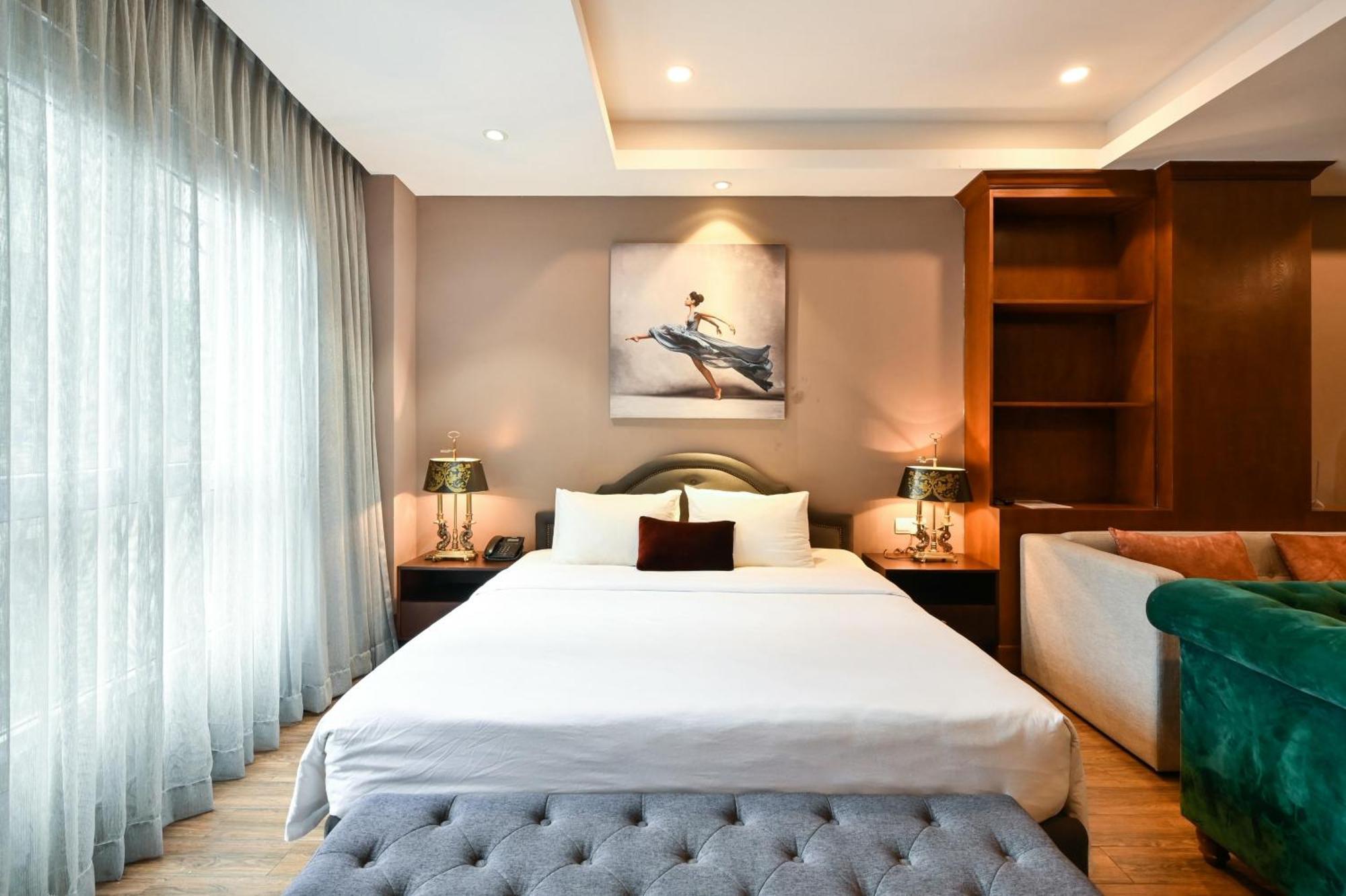 California Saigon Hotel & Rooftop Pool مدينة هوشي منه المظهر الخارجي الصورة