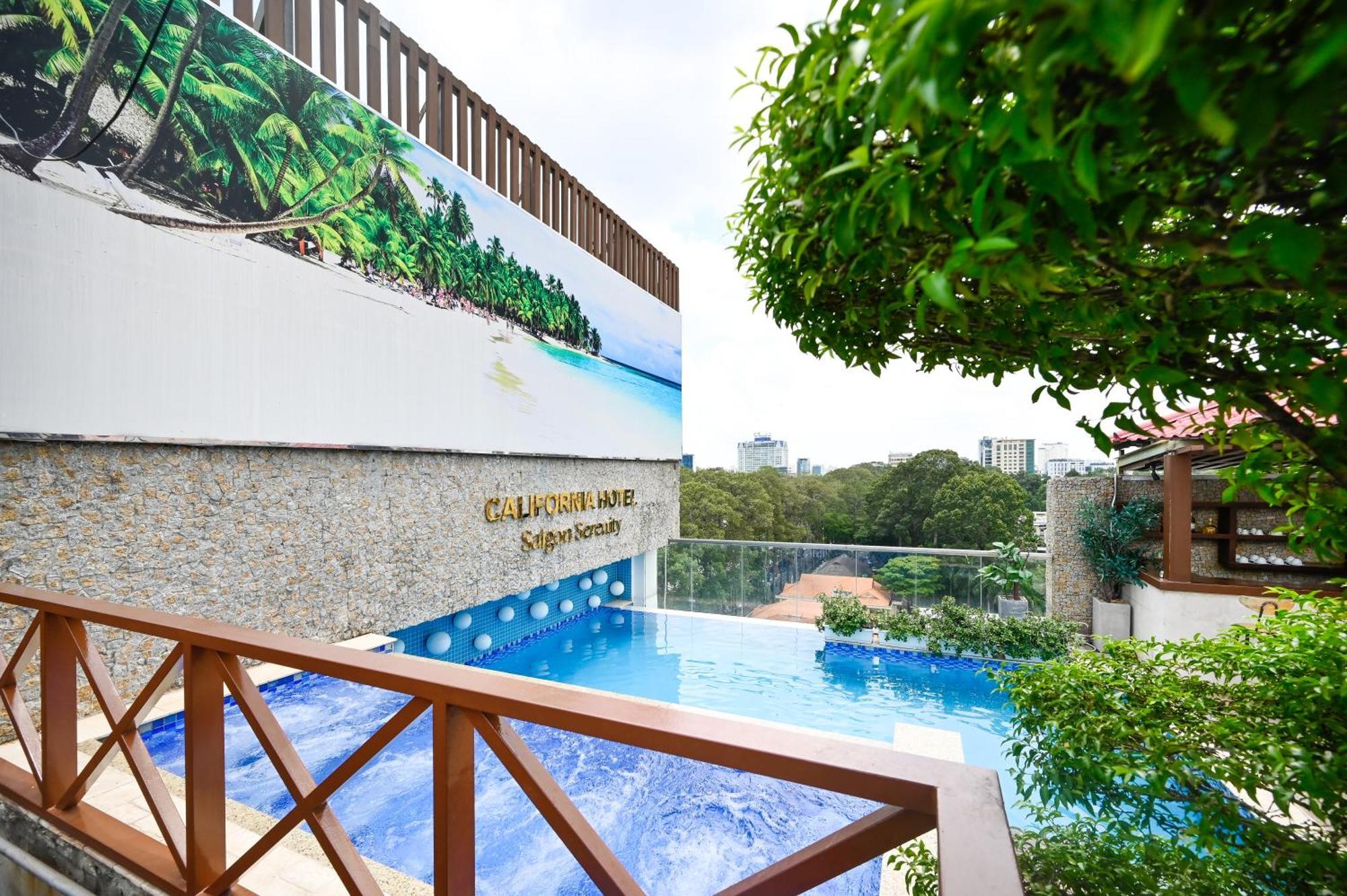 California Saigon Hotel & Rooftop Pool مدينة هوشي منه المظهر الخارجي الصورة
