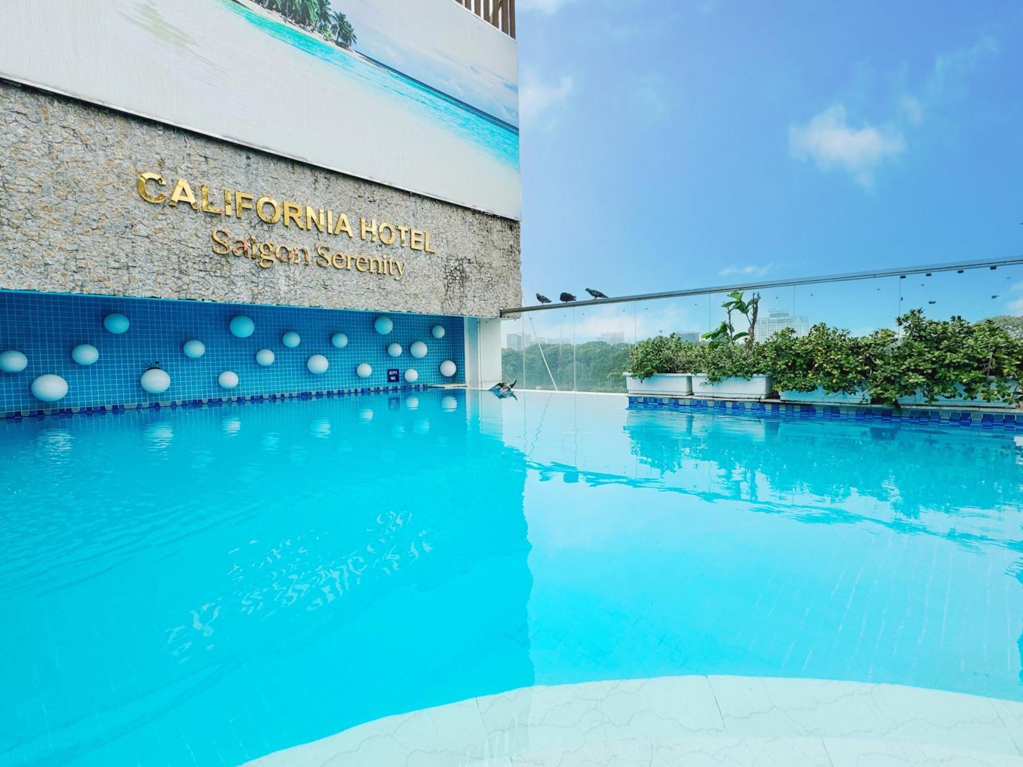 California Saigon Hotel & Rooftop Pool مدينة هوشي منه المظهر الخارجي الصورة