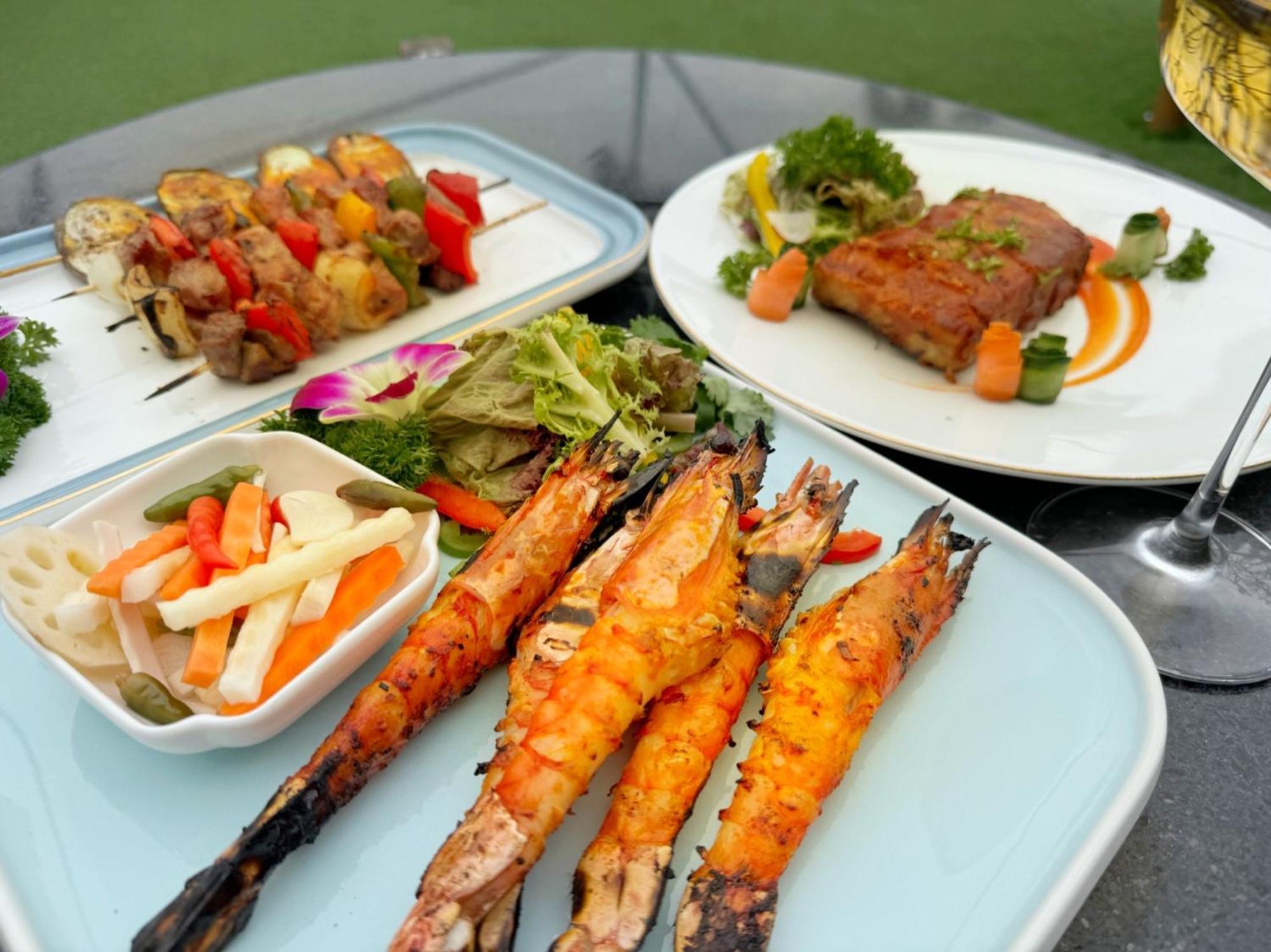 California Saigon Hotel & Rooftop Pool مدينة هوشي منه المظهر الخارجي الصورة