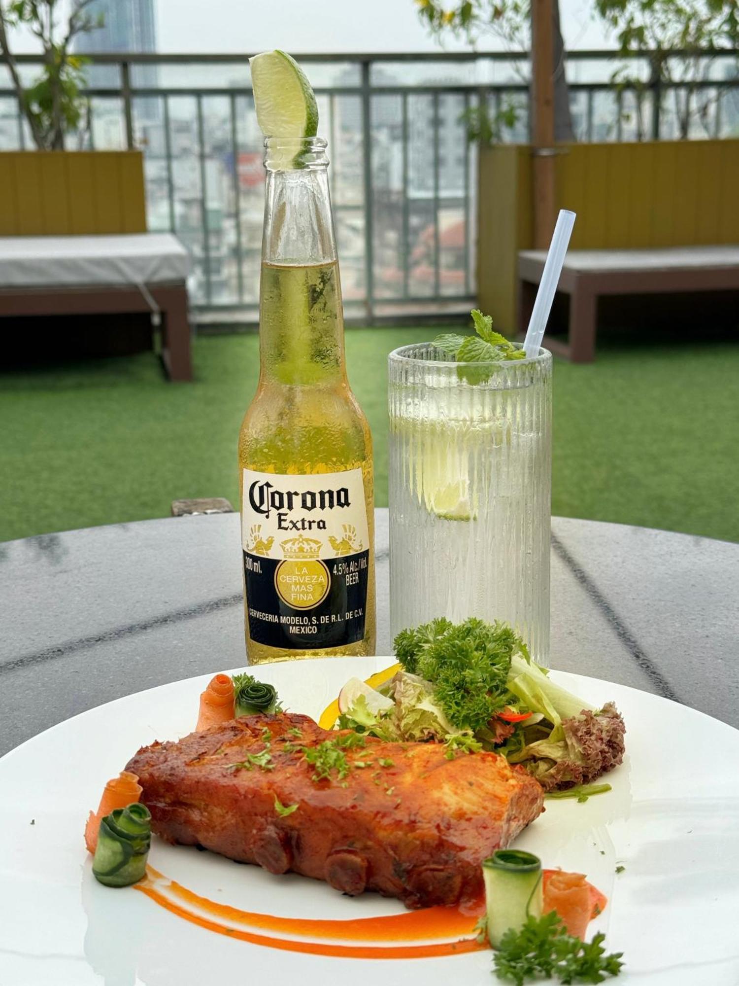 California Saigon Hotel & Rooftop Pool مدينة هوشي منه المظهر الخارجي الصورة